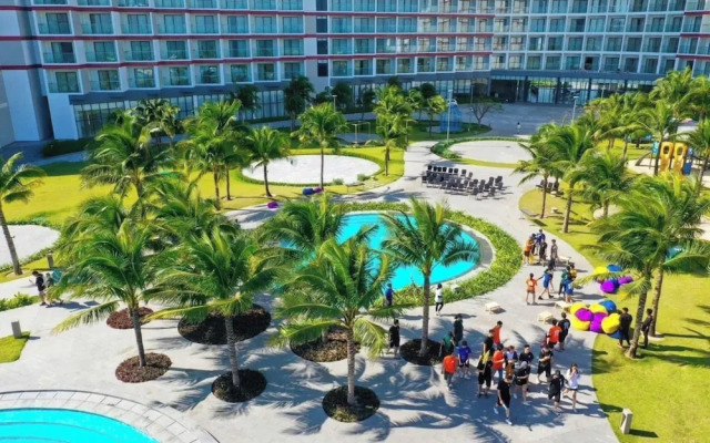Arena Cam Ranh Beachfront Condotel