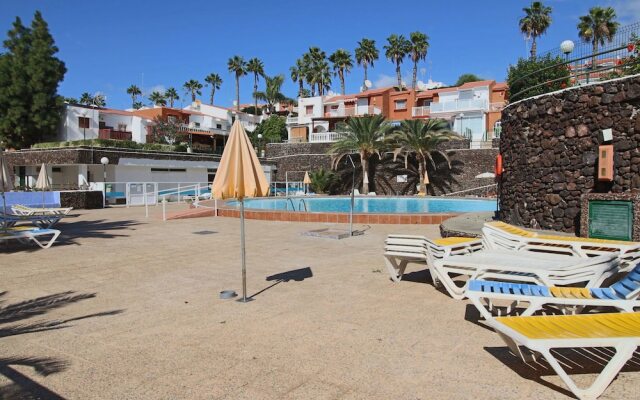 Nice house with heated pool and tennis course