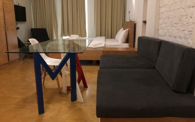 Mayer Sahkulu Suites