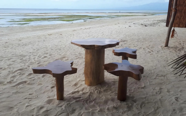 Jjs Backpackers Village