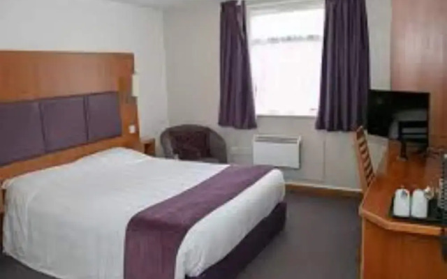 OYO Bluemont Hotel