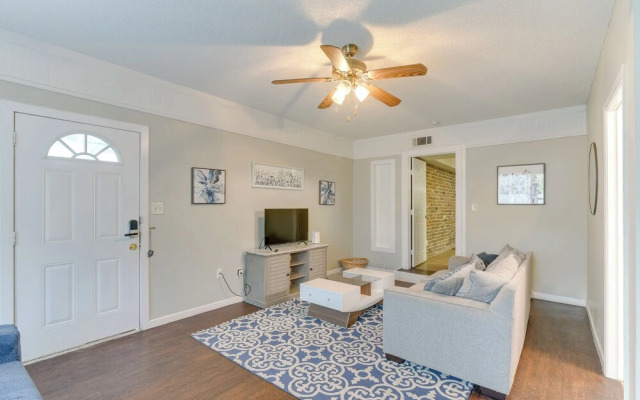 Walk to Beach: Galveston Vacation Rental!