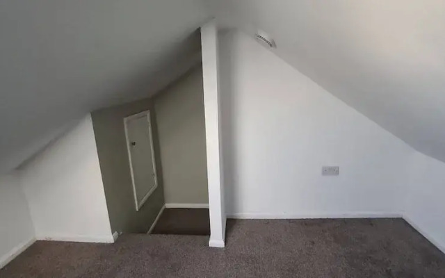 Spacious 3 Bed 2 Baths Free Wifi Central Location