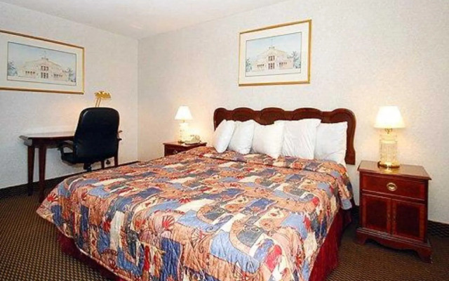 Econo Lodge Chicopee