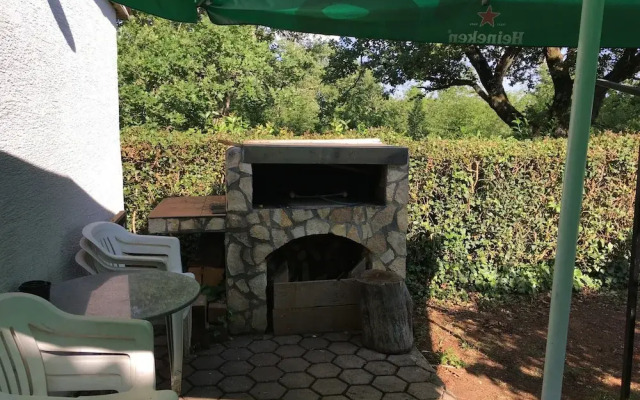 Graceful Apartment With Barbecue Area