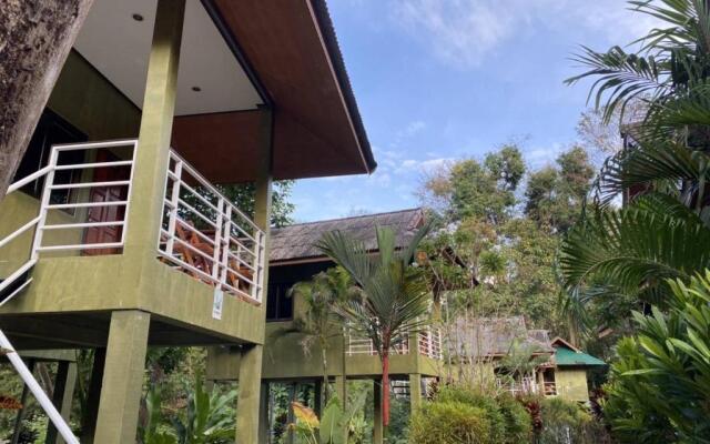 Khao Sok Jungle Huts Resort