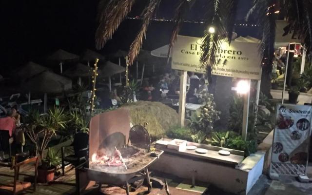 2152-Modern apt with private beach