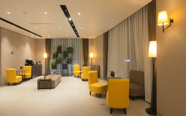 Motel (Shanghai Lujiazui Yushan Road Yuanshen Sports Center)