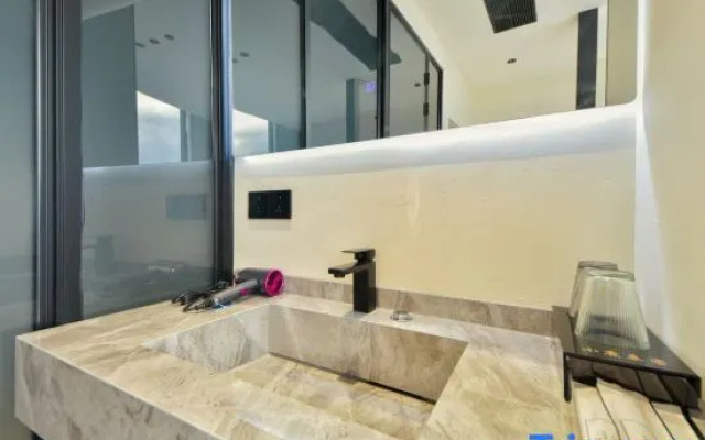 Xiaoluchenke Seaview Design Hotel (Dali Erhai Branch)