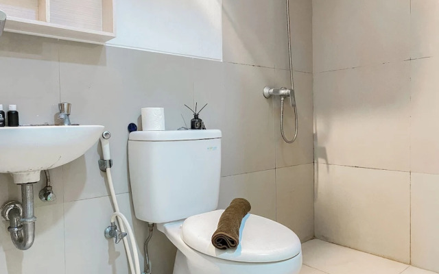 Modern Look and Restful Studio at Azalea Suites Apartment