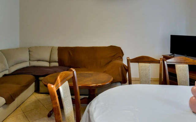 ALEKS house with apartments