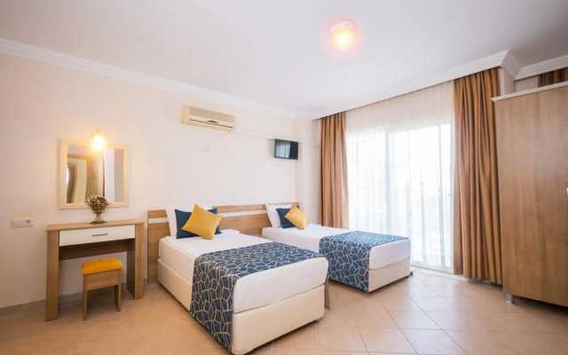 Catty Cats Garden Hotel