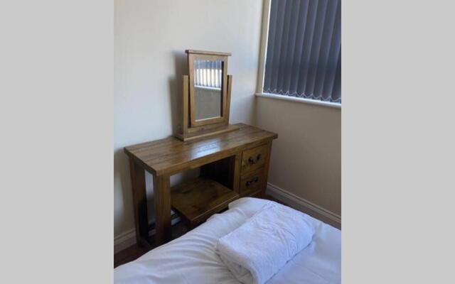 3 Bed Contemporary Crewe apartment
