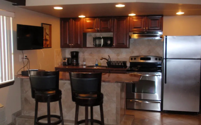 Chalet Inn & Suites Centerport