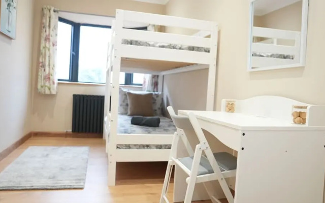 Charming London House - Sleeps 4 & Outdoor Space