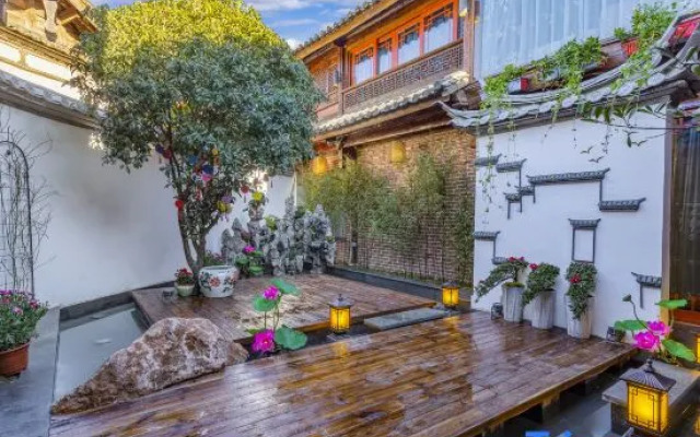 Floral Hotel· Yuebanwan | Coffee & Adorable Pets·Sunlit Golden Mountains·Designer Courtyard Hotel