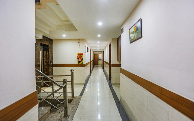 Fabhotel Frolic