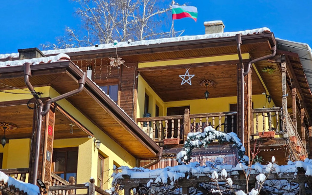 Емили Фемили Хаус