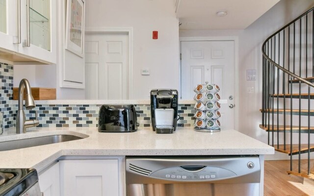 Beautiful 2br/2ba in South End by Domio