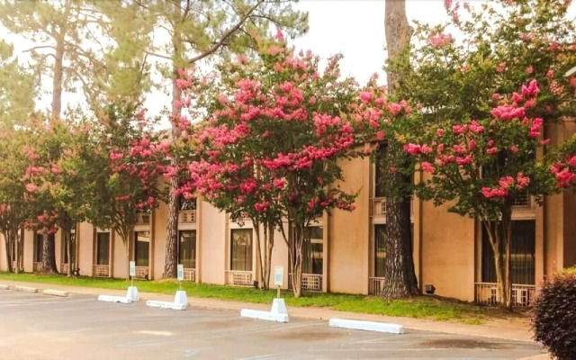 Regency Hotel & Conference Center