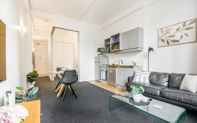 Open-Plan Living In The Heart Of Auckland