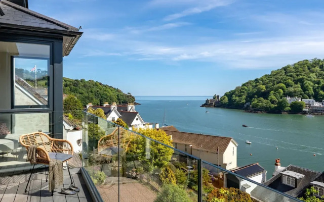 Two Guns in Kingswear