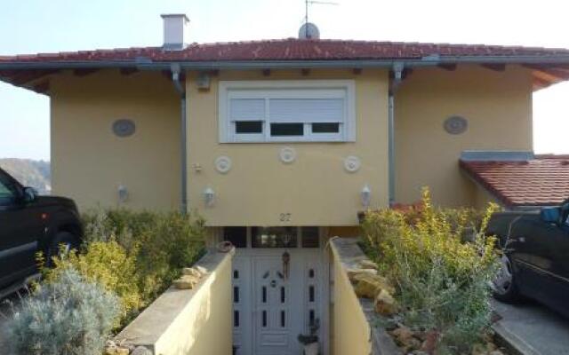 Guesthouse Villa Lutka