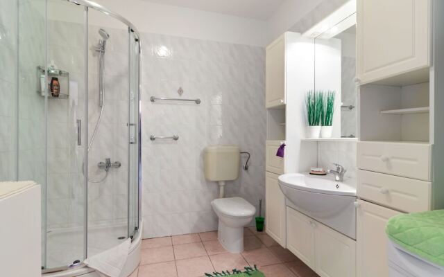 Attractive Villa Antonio Apartment in Opatija near Črnikovica Beach