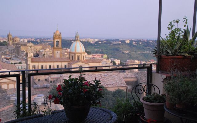 Casa Patronale Tipica Siciliana Home B&B TreMetriSoprailCielo camere con vista, colazione terrazzo panoramico