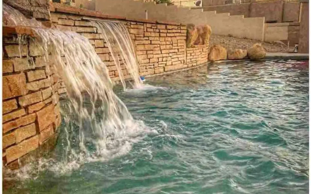 Ultimate Backyard-Pool/Spa. Slide. Lakeview. Ball