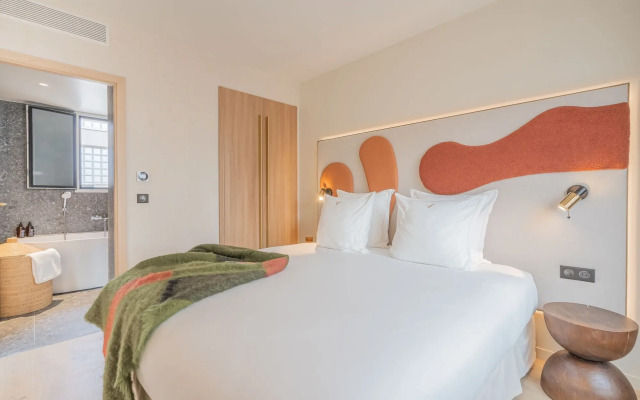 Yuna Porte Maillot - ApartHotel