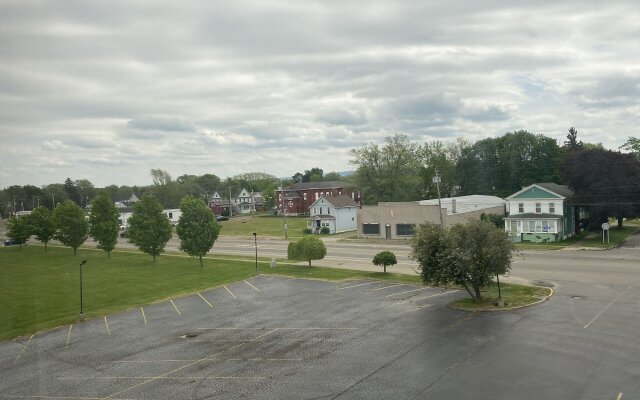 Clarion Hotel Conference Center on Lake Erie