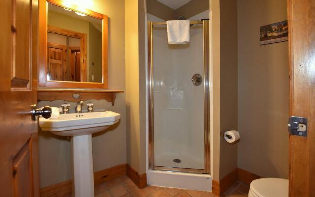 The Lodges at Blue Mountain - Historic Snowbridge Condos