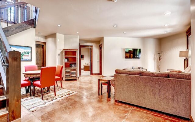 Rocky Mountain Lodge