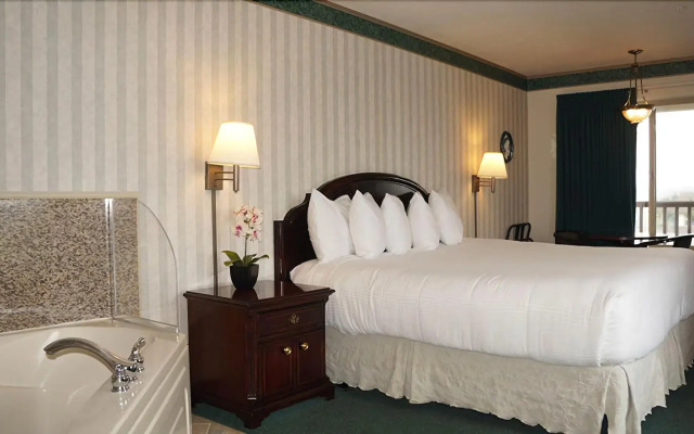 Emerald Dolphin Inn & Mini Golf