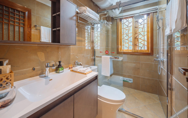 Floral Hotel·Anshun Tunbao Courtyard (Yunjiu Mountain Branch)