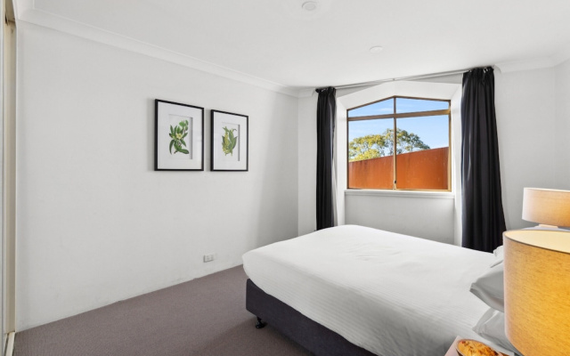 Spacious Inner-west 2-bed With Alfresco Dining – Guest Rooms – Sydney
