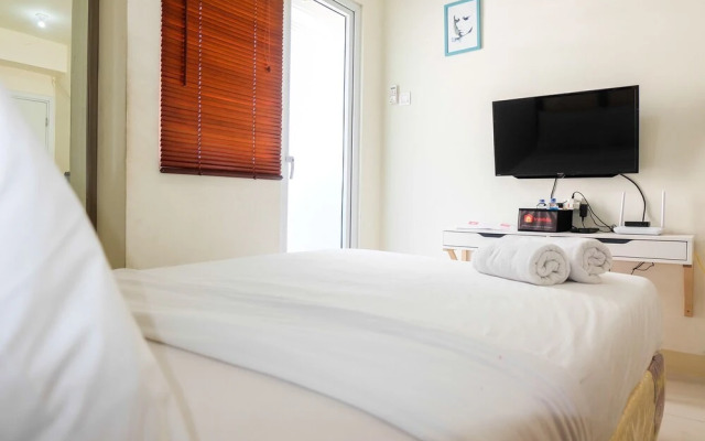 Cozy Studio Apartment Connected to Mall at Green Pramuka