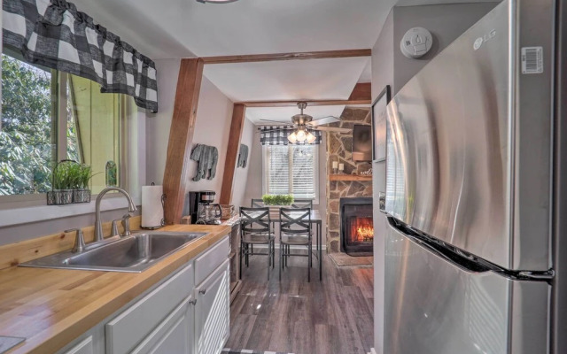 2 Mi to Dtwn: Banner Elk Mtn Townhome w/ Deck!