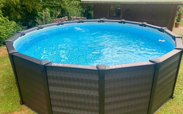 Adventure Cottage with pool and big garden