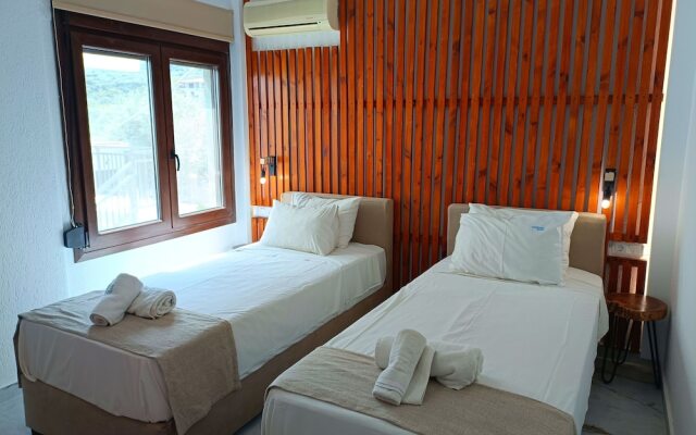 Salonikiou Beach Deluxe Apartments