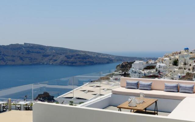 Enalion White Suites Oia