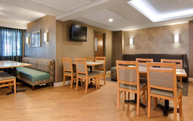 Best Western West Towne Suites