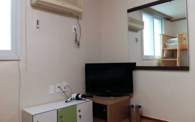 Happy Tour Guesthouse - Hostel