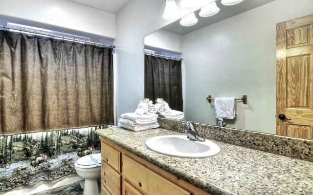 No. 21 Tamarack Lodge Cabin