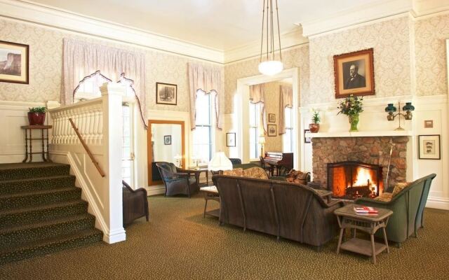 Wawona Hotel