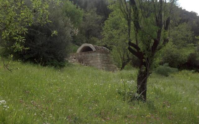 Vavla Rustic Retreat