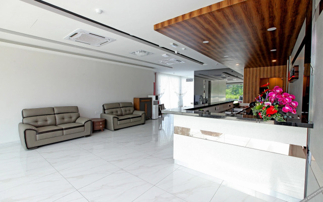 B&L Hotel by Oyo Rooms