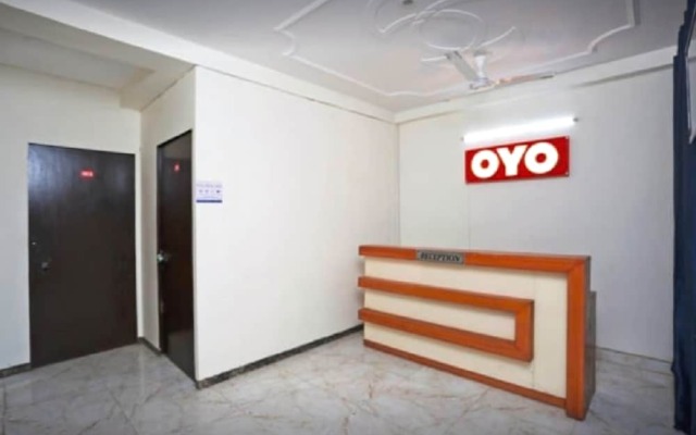 OYO 13280 Hotel Royal India