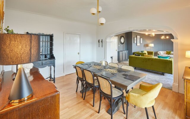 Host Stay Regency Mansions Apartment